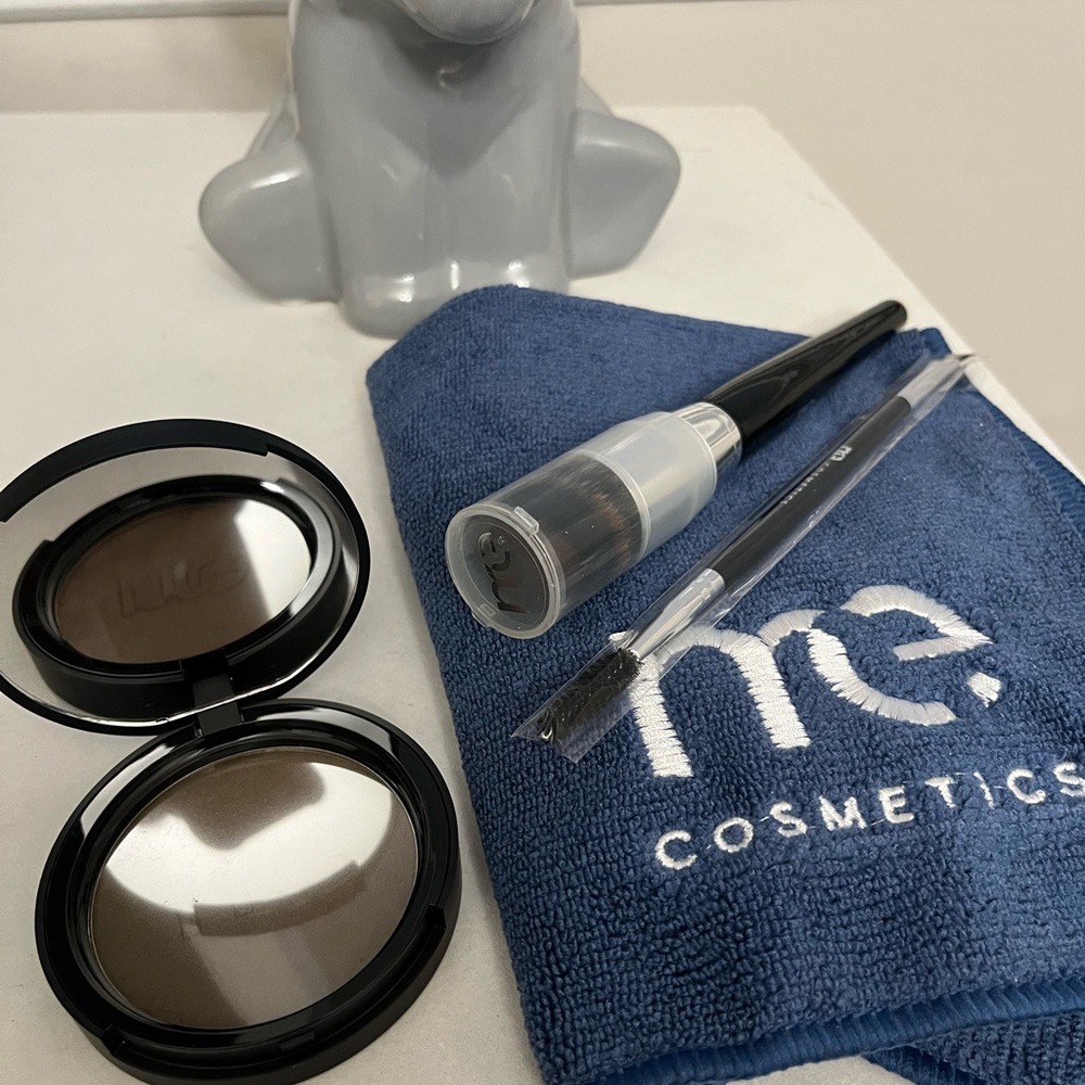 Me cosmetics take me higher trio bundle + towel scalp foundation medium brown